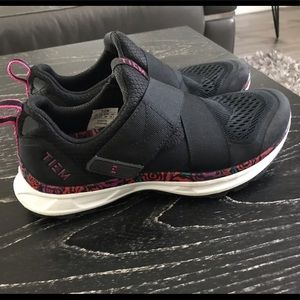 Size 7 Tiem spin shoes